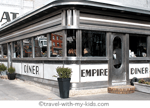 family-travel-new-york-city-with-kids-restaurant