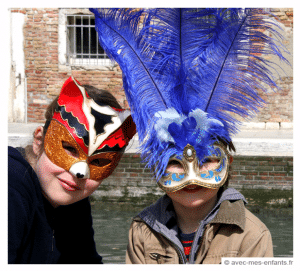 venice-with-kids-family-travel-carnival-mask
