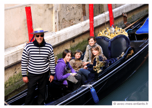 Venice-with-kids-gondola