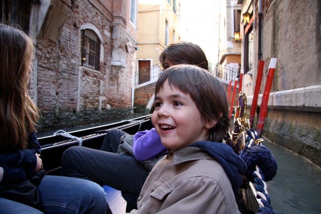 Venice-travel-with-kids-gondola-1