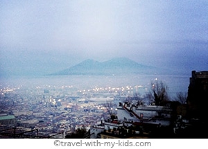 travel-naples-with-kids-funicular-