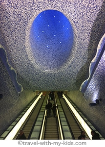 travel-naples-with-kids-toledo-subway-station