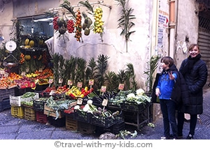 naples-with-kids-vegetable-store