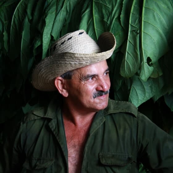 cuba-with-kids-farmer-tobacco