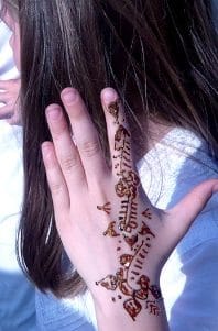 marrakesh-with-kids-henna-tattoo